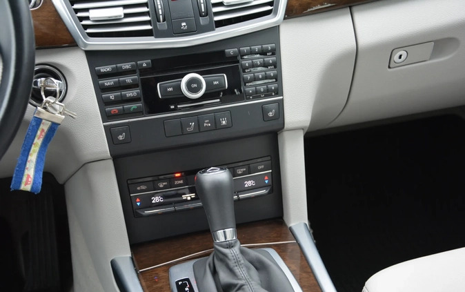 Mercedes-Benz Klasa E cena 49900 przebieg: 278000, rok produkcji 2010 z Łobez małe 379